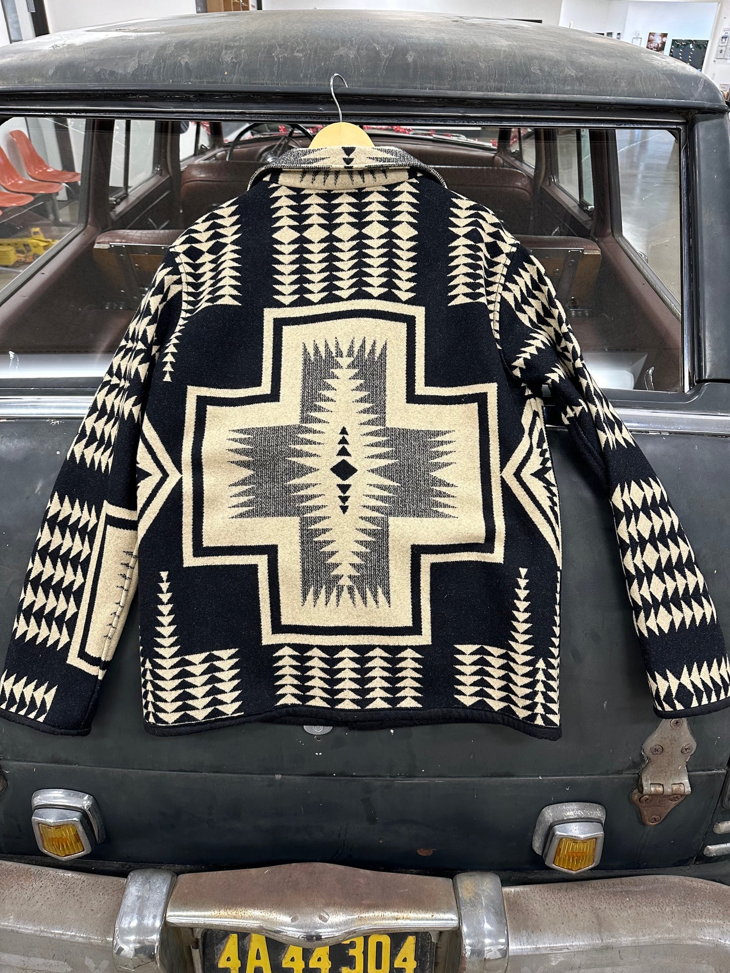 Pendleton® Jacquard woven wool Black and White