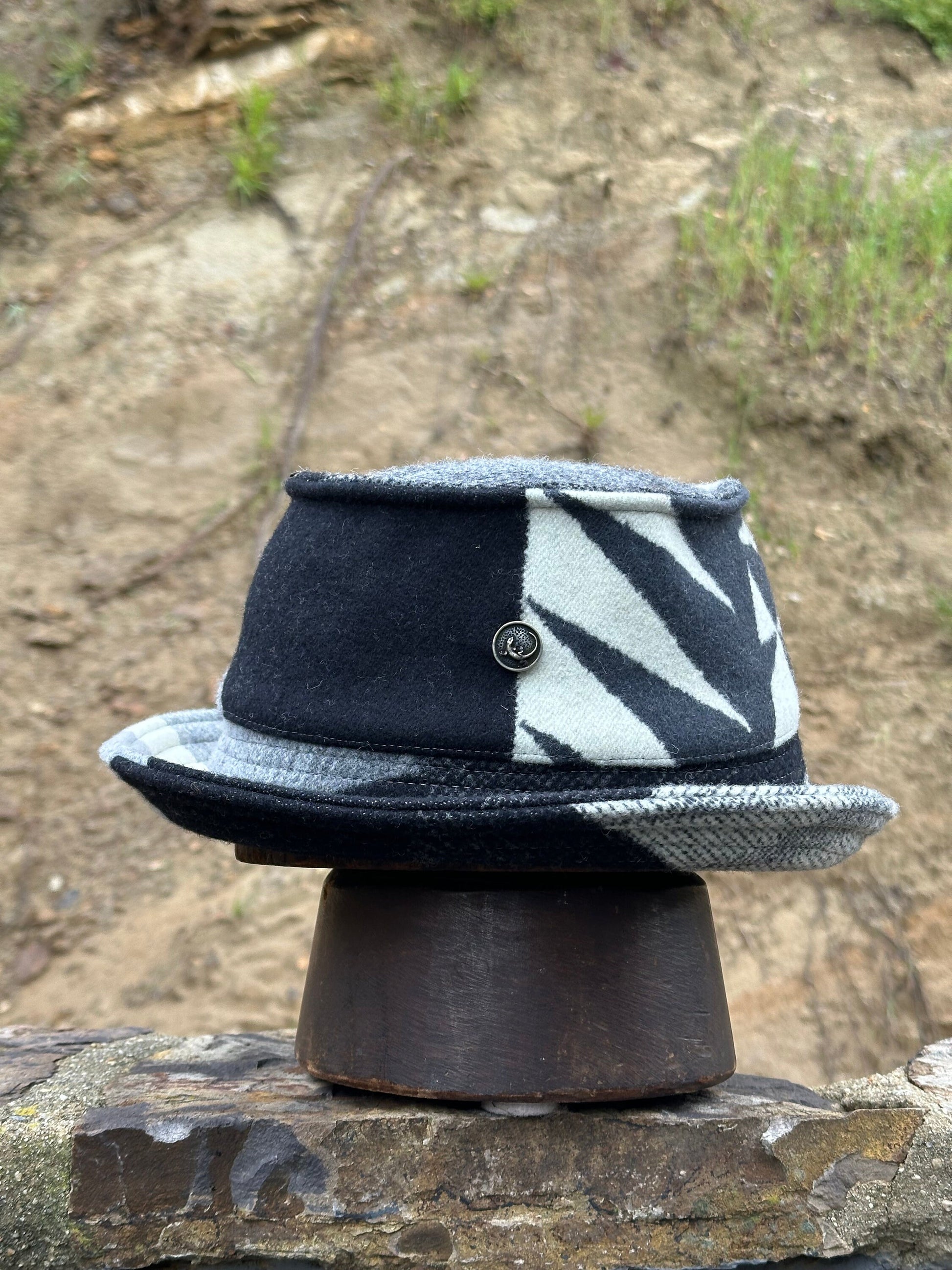 Black, white & gray Pendleton® Bucket Hat L-XL